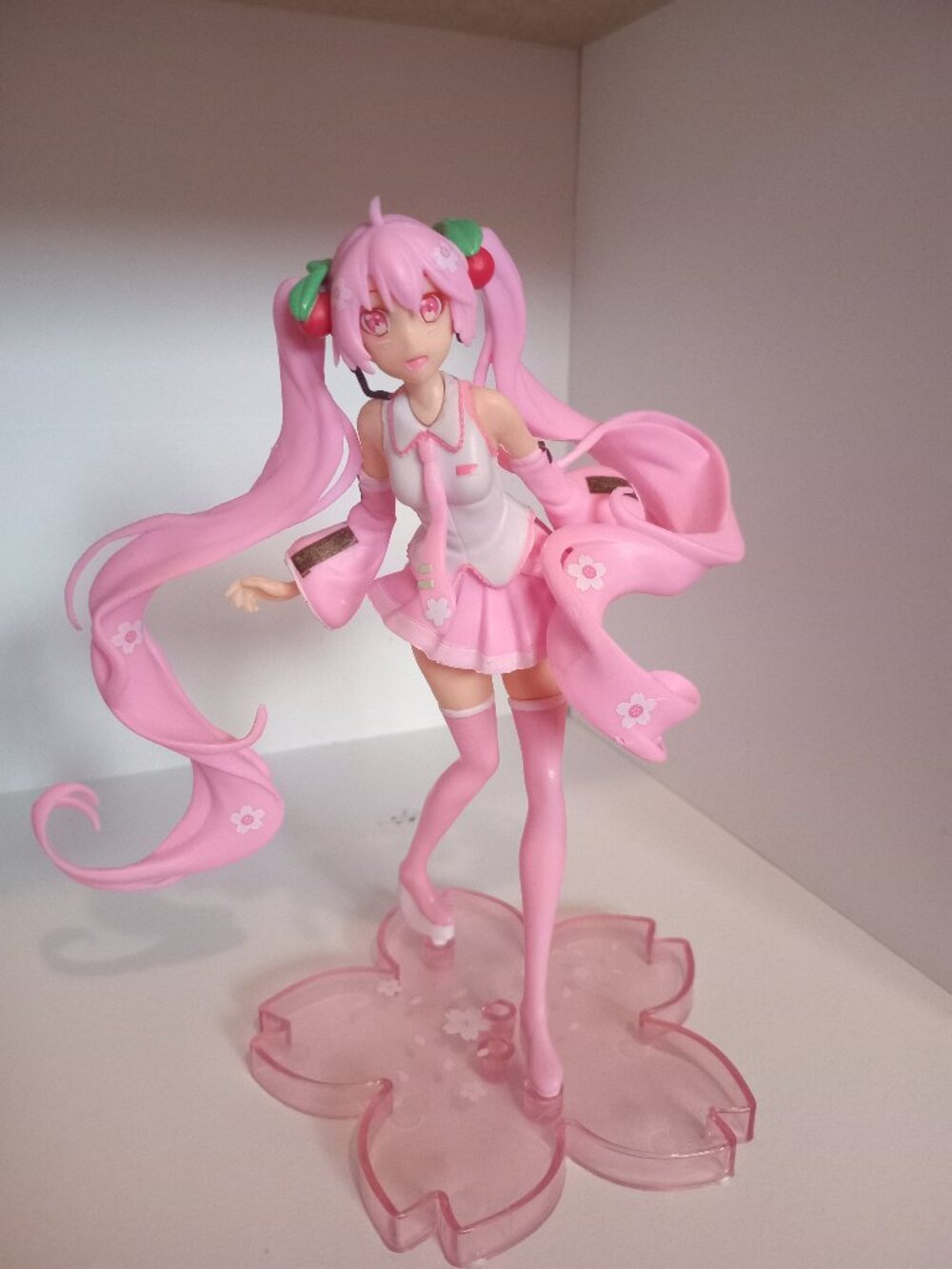 Hatsune Miku Sakura Figurine